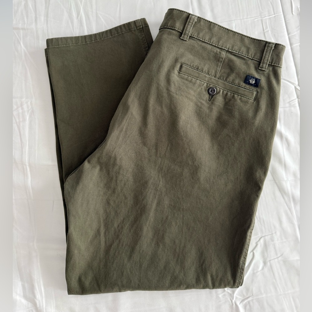Dockers Men's Khaki Chinos in Olive Size 38